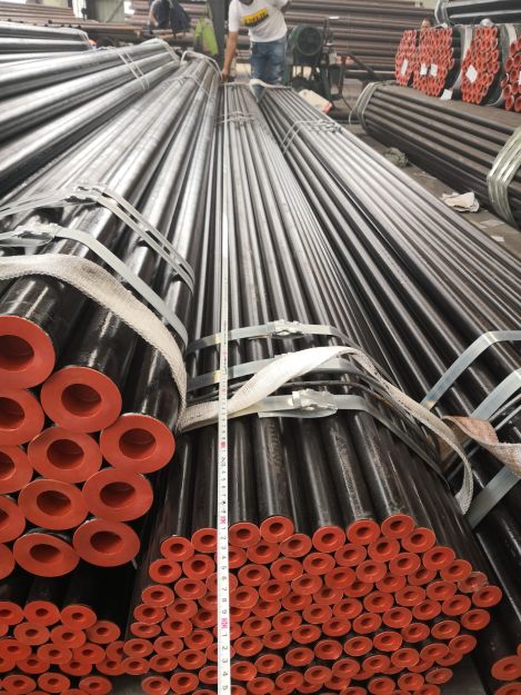 Carbon Seamless Steel Pipe /Tube ASTM A106 Gr. B Seamless Pipe / A53/API 5L Cylindrical and Rectangular Steel Pipe
